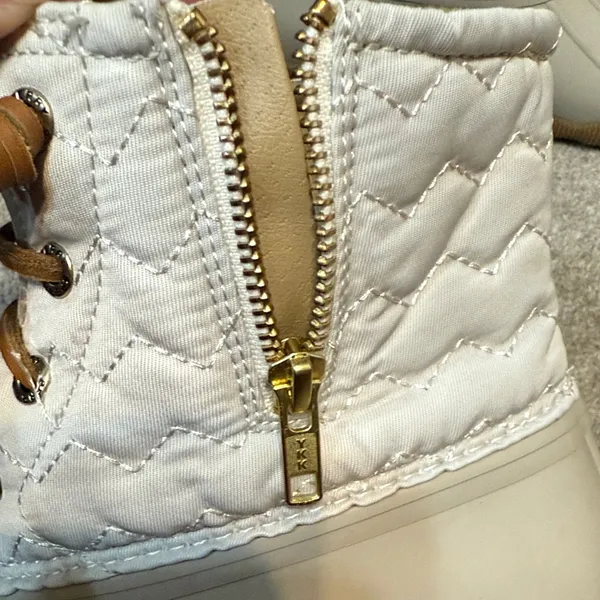 Sperry Women's White and Tan Lace Up Duck Boots Size 7.5 - Image 12