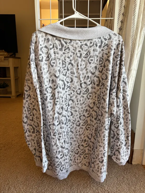 American Eagle Sweatshirt - Image 2