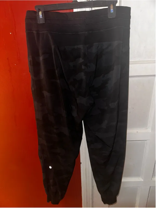 Lululemon Stretch High-Rise Joggers Black Camo Loungewear Athletic Activewear - Image 8