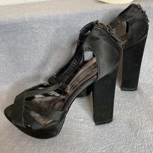Steven by Steve Madden Haylow Black T-Strap Platform Heels Size 7 - Image 4