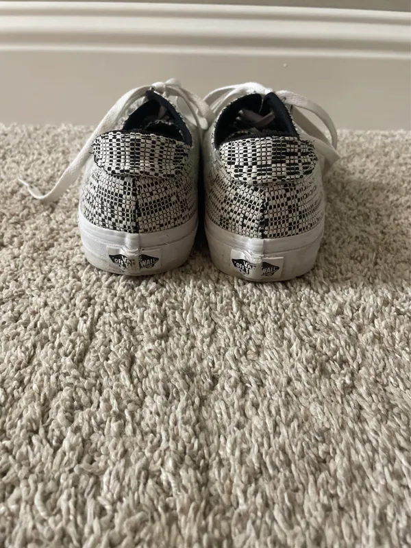 Women’s size 8.5 white and black vans - Image 3
