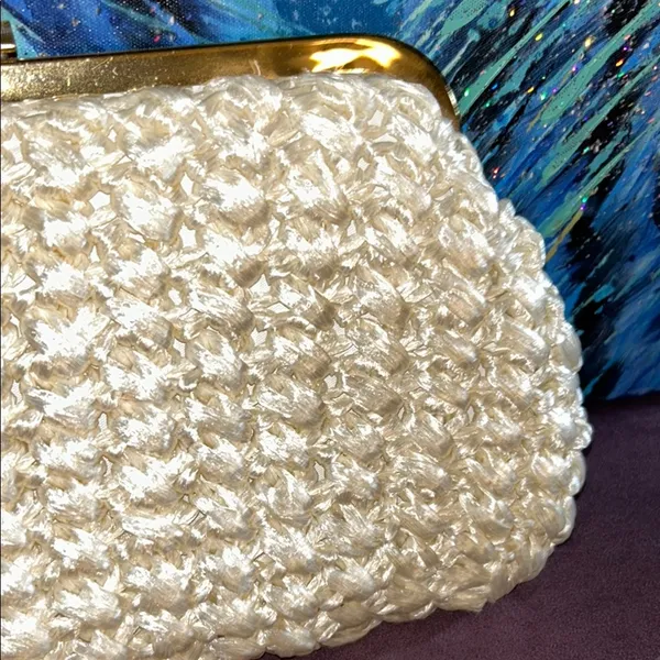 Vintage Elegant Cream Clutch Bag - Image 3