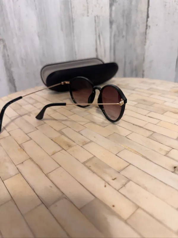 Isaac Mizrahi Round Sunglasses Womens Black Gold Wire Temples Gradient Lens - Image 6