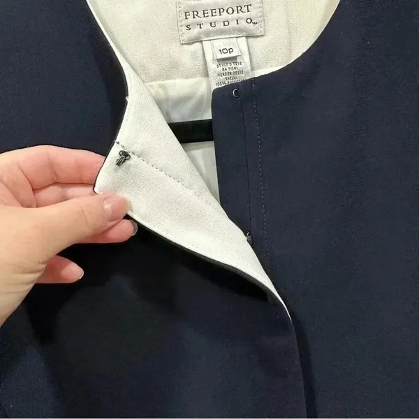 Freeport studio navy blue blazer Size 10p - Image 7