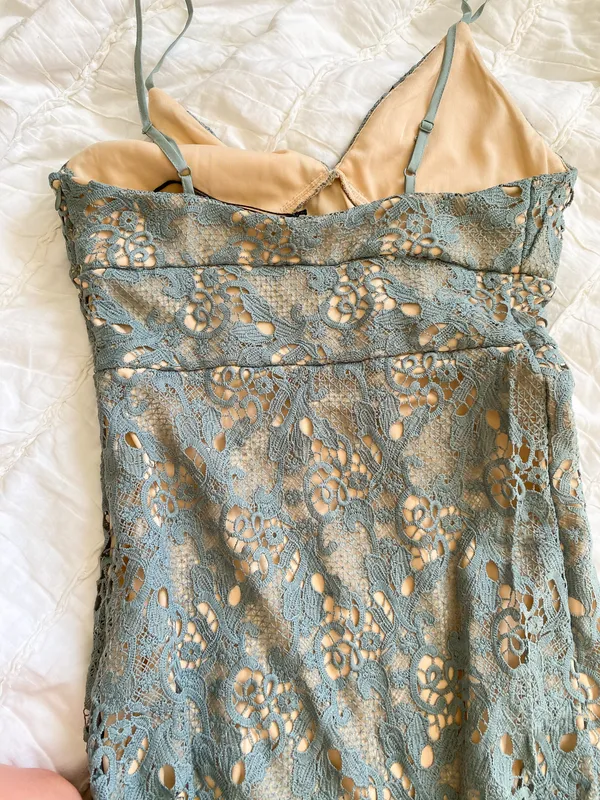 Romeo + Juliet Couture NWT Muted Blue Dusty Sage Lace Midi Dress - Image 5