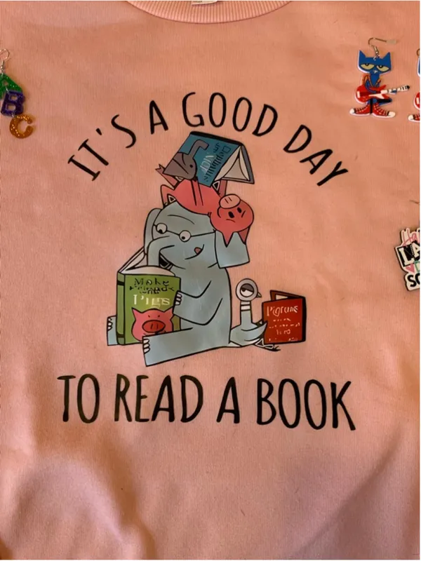SHEIN Sweatshirt XL Light Pink “its a good day to read a book” 3 Sets Earrings - Image 2