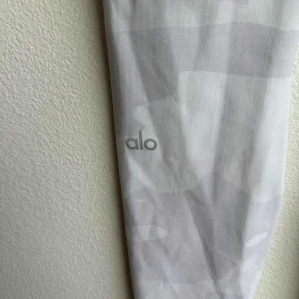 Alo Yoga Size XS High-Waist White Camo Vapor Legging Compresses Lift Preppy Fem - Image 7