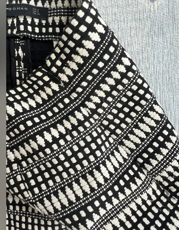 Zara Textured Mini Skirt - Image 2