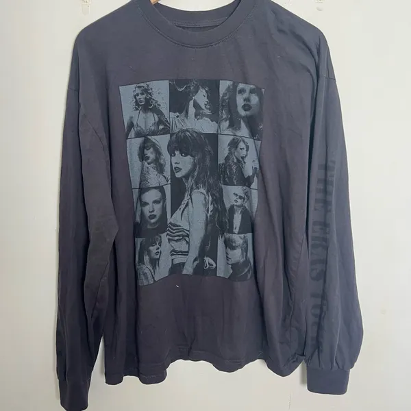 TAYLOR SWIFT- The Eras Tour Long Sleeve Black Size L - Image 3