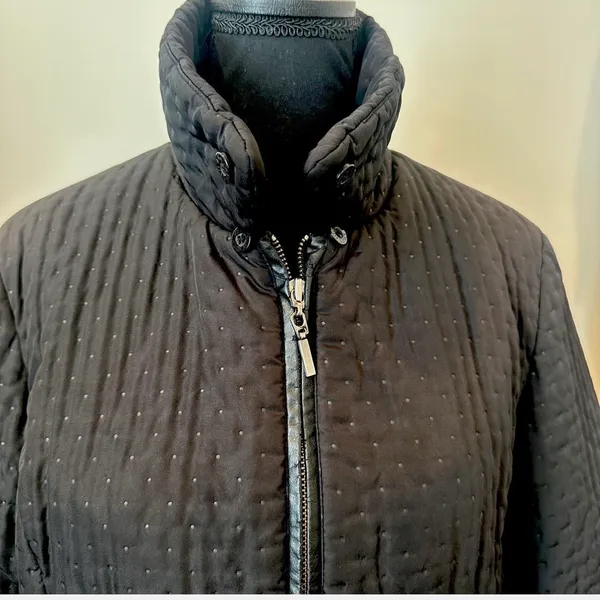 Black quilted jacket size medium full zipper - Image 4