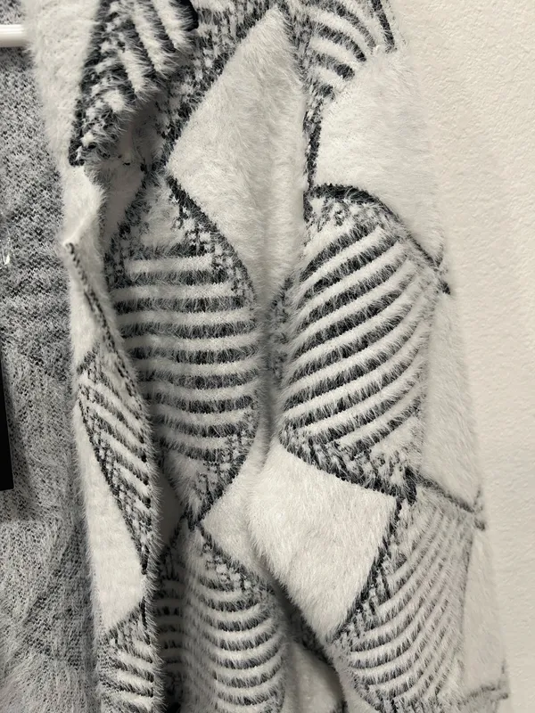 Black and White Geometric Patterned Coat size L by Here N Now Gray Size L - Image 3