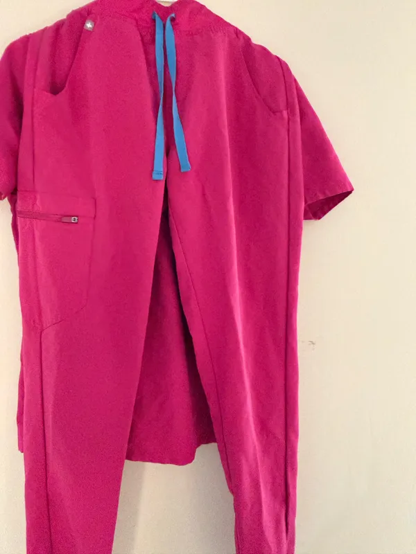 FIGS Scrubs Set - Image 4