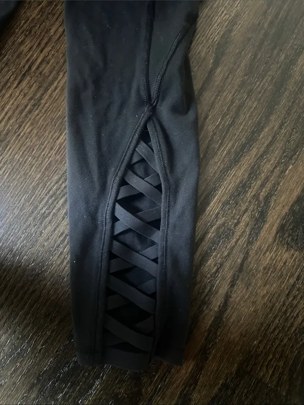 Lululemon size 4 black Lululemon leggings full length ballet crisscross - Image 6