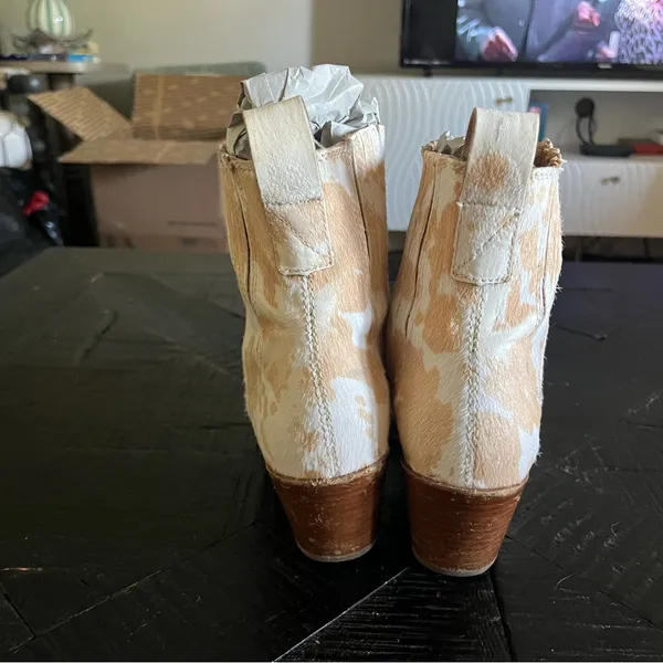 Dolce Vita Women's Cow Print Calf Hair Ankle Boots SIZE 8 EUC - Image 3