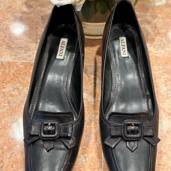 Alfani Black Leather Kitten Heels Women’s Shoex Sz 8.5 M - Image 2
