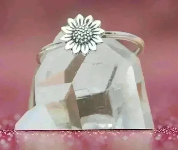Vintage Sunflower Design Ring Silver Plated size 6 - Image 2