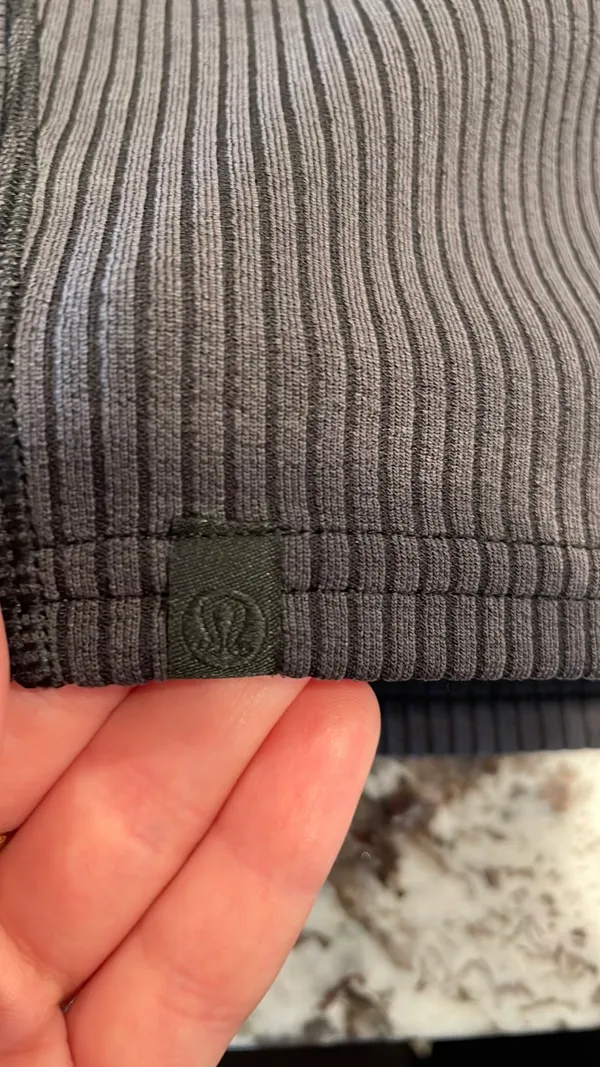 Black Lululemon Cropped Tank Top Ribbed - Image 4