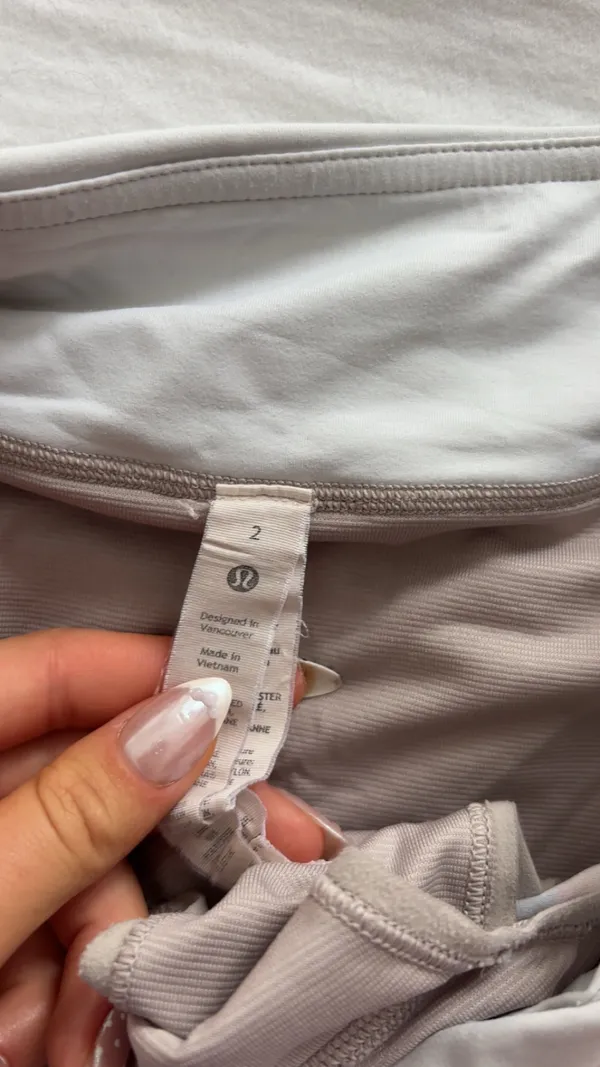 Lululemon multi-colored speed up shorts in a size 2 2.5 inch inseam - Image 2