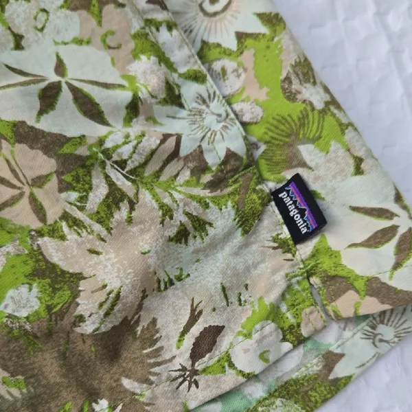 Patagonia Women's Green Floral Athletic Shorts - Image 5