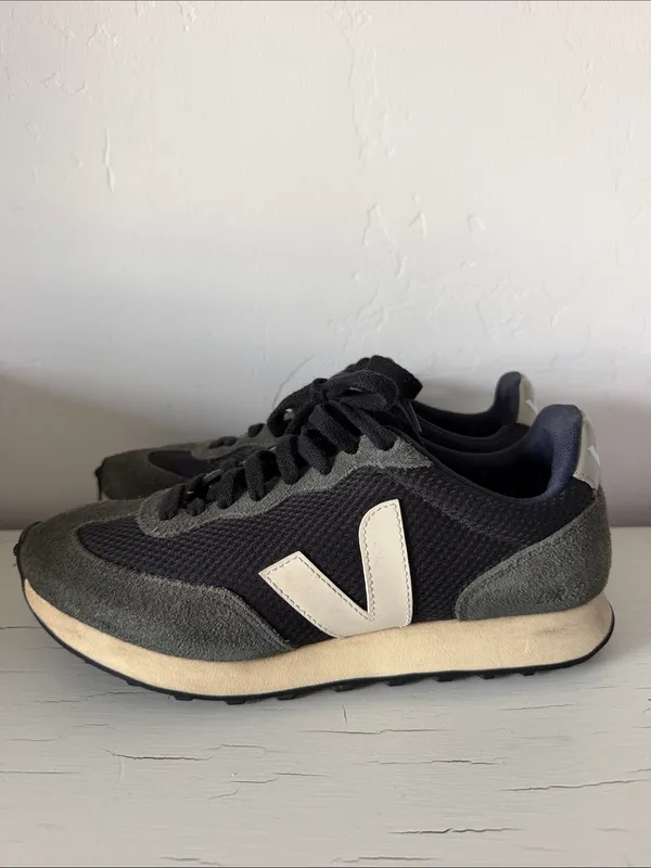 VEJA Rio Branco Sneakers Womens 8 Black Gray Suede Mesh Retro Running Shoes - Image 4