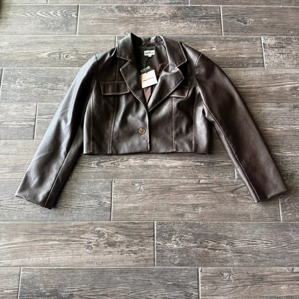 Revolve Superdown Blakely Faux Leather Brown Cropped Blazer Jacket - Image 4