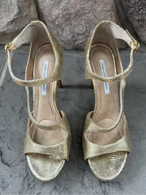 Diane Von Furstenberg Women's Gold Leather Strappy Embossed Heels - Image 5