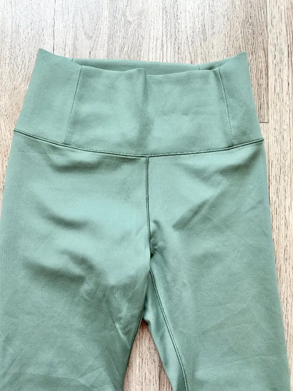 Vuori Women's Evolve Legging in Sea Pine Green Size M - Image 3