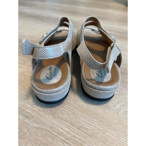 Clarks Artisan Leather Casual Button Sandal Womens Size 9 Bronze - Image 4