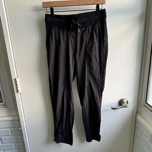 Lululemon Mid Rise Dance Studio Crop 4 Athleisure workout yoga travel outdoors‎ - Image 3