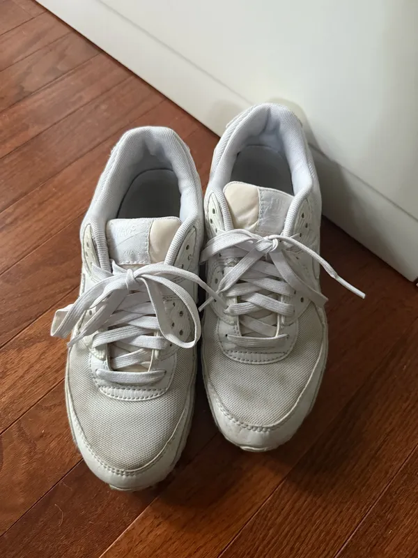 Nike Tennis Shoes - Image 3