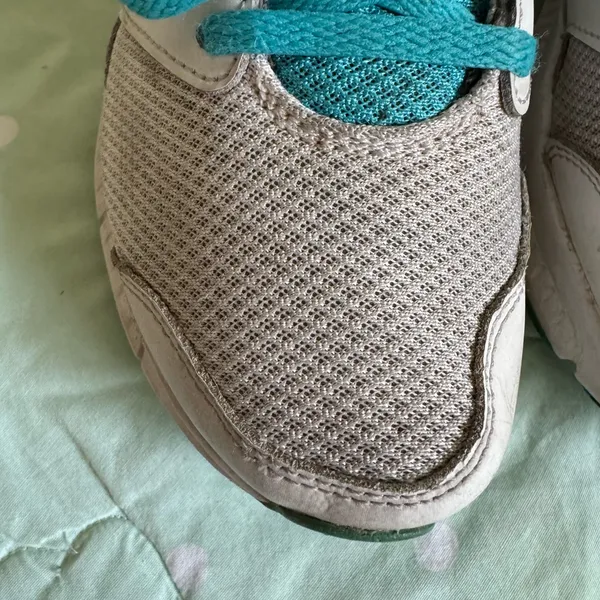 Nike Downshifter White and Teal Running Shoes Womens size 8 - Image 4