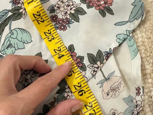 Maurices Floral Print Short Sleeve Blouse - Size M - Image 6