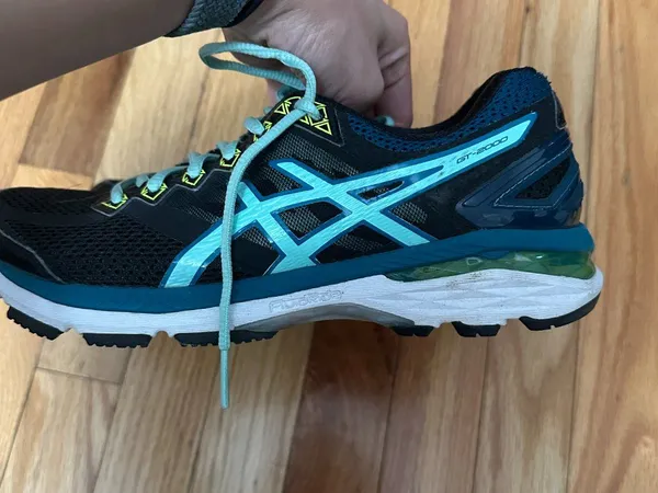 ASICS Women's size 8 in black and teal - Image 6