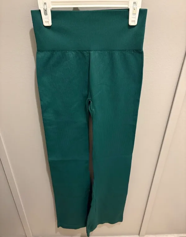 High-Waisted Green Ribbed Flare Leggings - Image 2