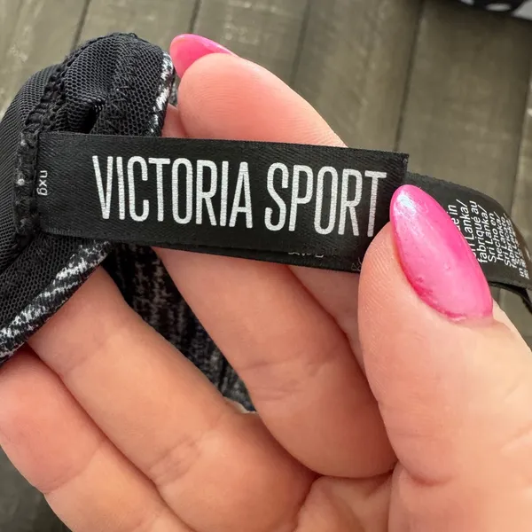 VICTORIAS SECRET SPORT Reflective Strappy Back‎ Sports Bra Size Large Like New - Image 5