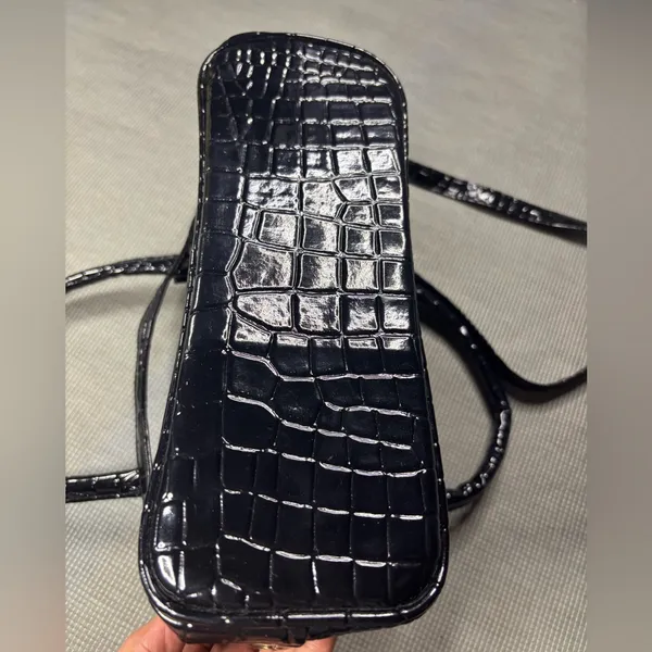 Vintage Renaissance Handicraft Black Patent Croc-Embossed Doctor Bag / Crossbody - Image 12