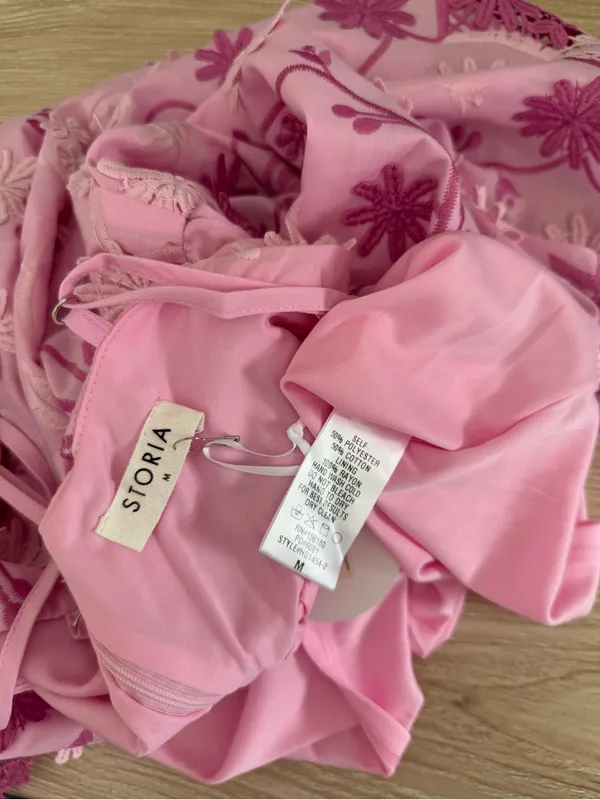 Storia Medium NEW Katy Embroidered Mini Dress Pink Floral Babydoll Flowy Preppy - Image 4