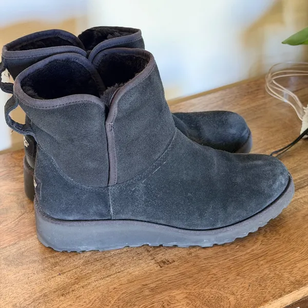 UGG Amie Suede Wedge Ankle Boots Shearling Lined Womens 8 Casual Chic Minimalist - Image 12