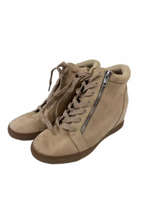Women’s Boots Size 9 Brown - Image 3