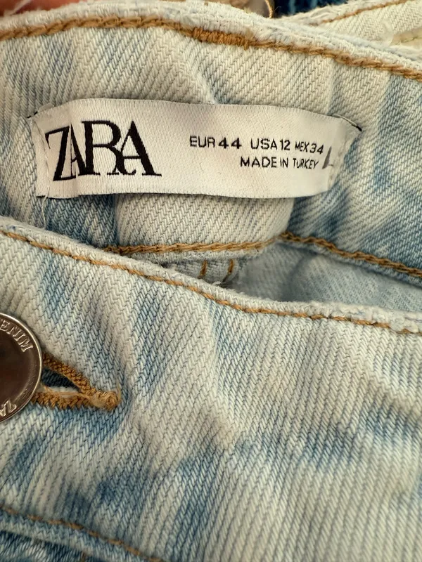 Zara Light Wash Slouchy Jeans - Image 2