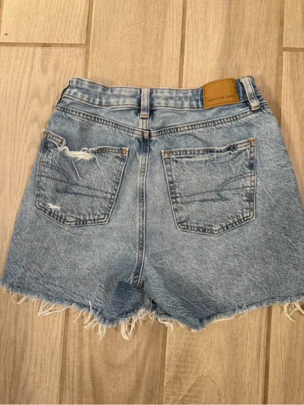 American Eagle distressed denim shorts size 00 high rise - Image 4