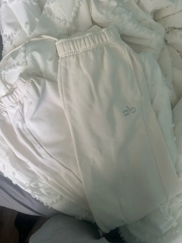 Alo Yoga Accolade Sweatpants - Image 12