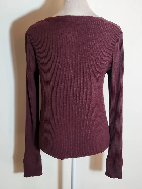 Aerie Burgundy Ribbed Knit Fitted Henley Top Size Small - Image 3