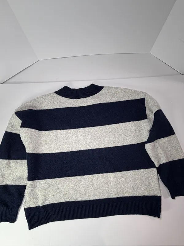 Hollister Women's Navy & Light Gray Wide-Stripe V-Neck Sweater - Image 5