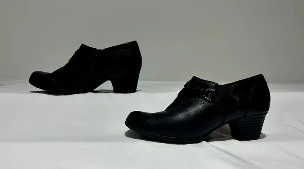 Clarks Collection Women's Comfort Ankle Boots Size 7.5 - Image 4