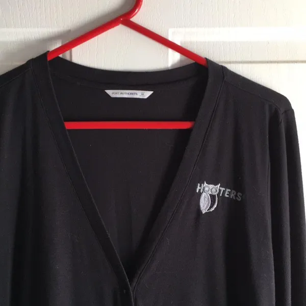 Womens Hooters Black Cardigan Size Medium/Large - Image 4