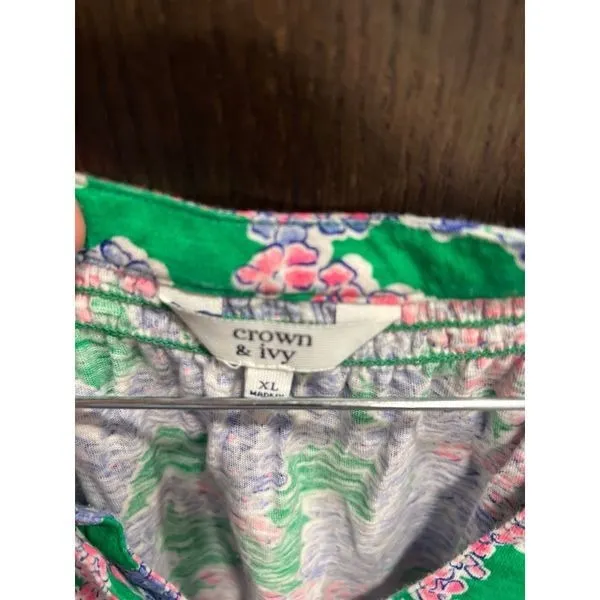 Crown & Ivy floral tank top size XL - Image 3