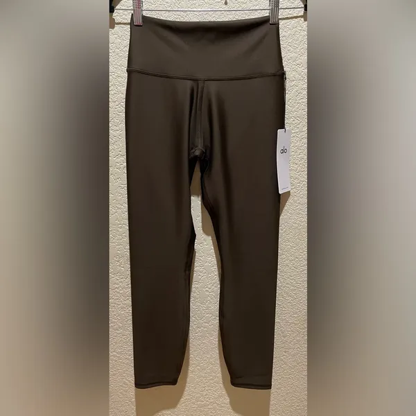 Alo Yoga NWT High-Waisted Airlift Leggings in Expresso Brown Size M - Image 3
