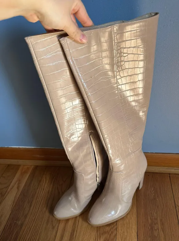 Round Toe Knee High Croc Boot Tan Size 8 - Image 4