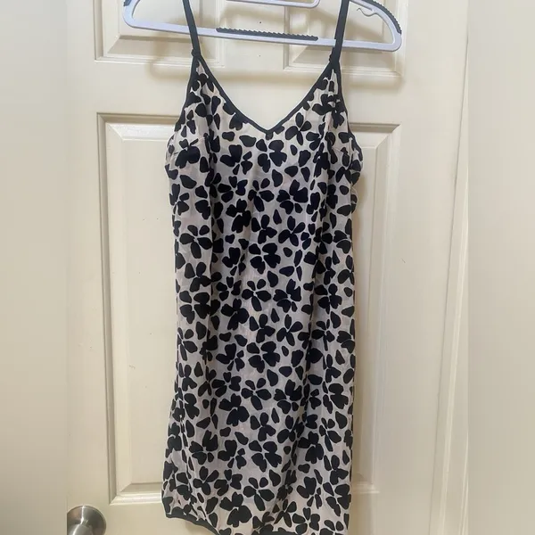 Victoria's Secret Floral Velvet Flowers on Nude Mesh Size L - Image 4